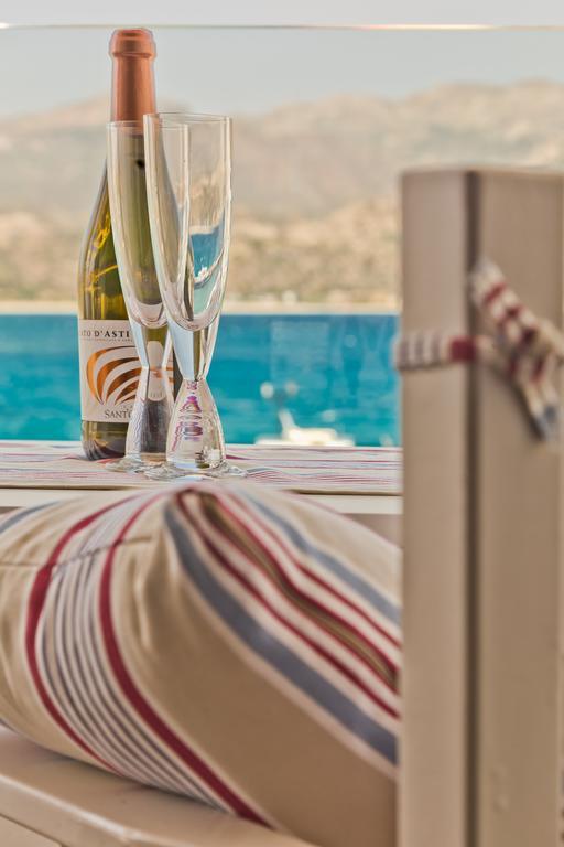 Nereus Luxurious Suites Karpathos Exterior foto