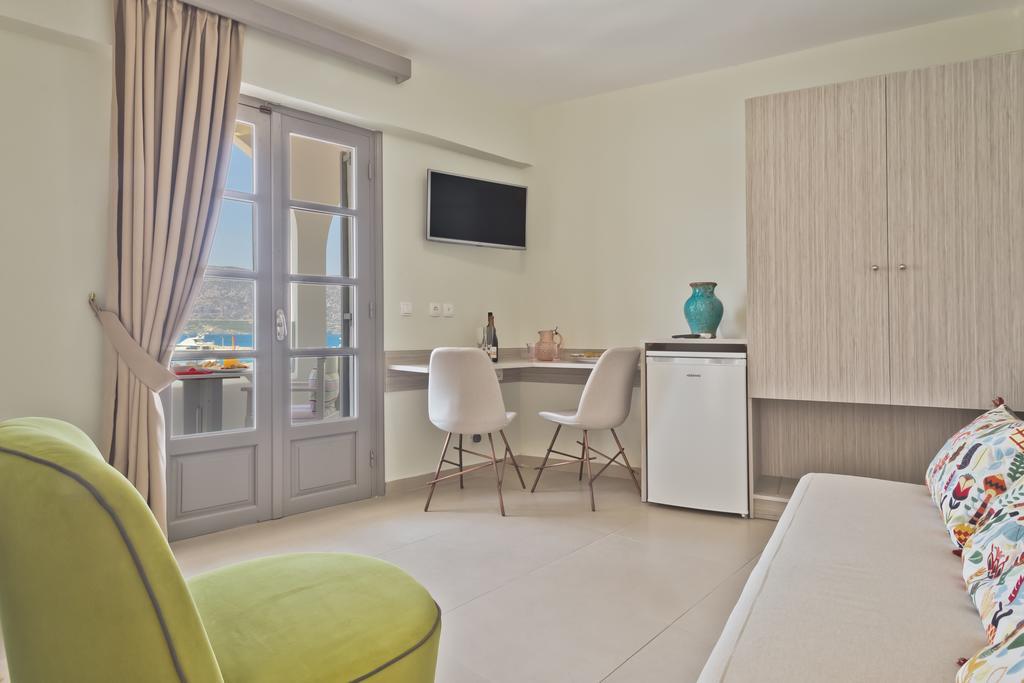 Nereus Luxurious Suites Karpathos Exterior foto
